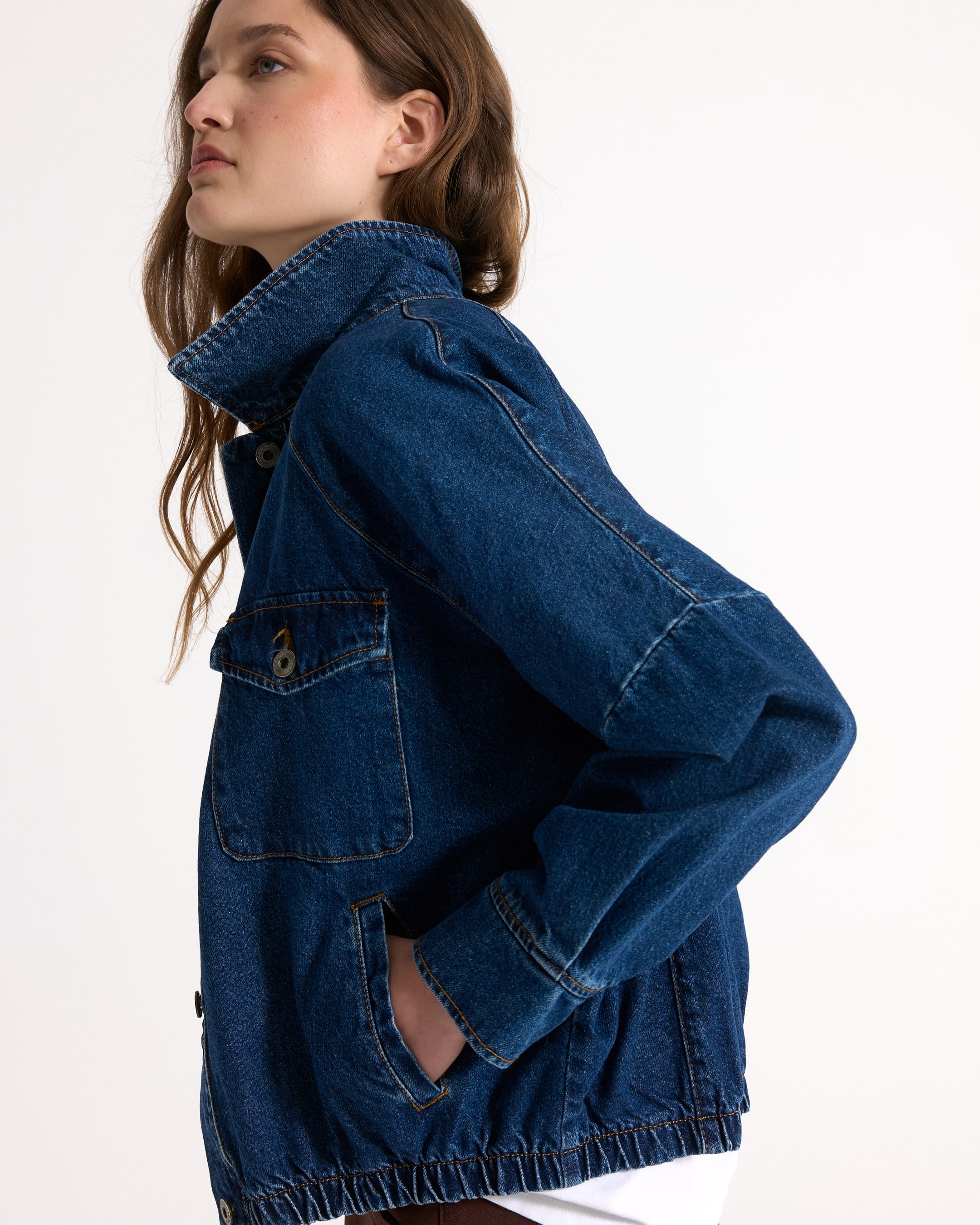 jasje van denim, blauwe jas, denim jas, lange mouwen, knopen voor, denimjas, blau spijkerjack, knop sluiting, zakken, casual kleding