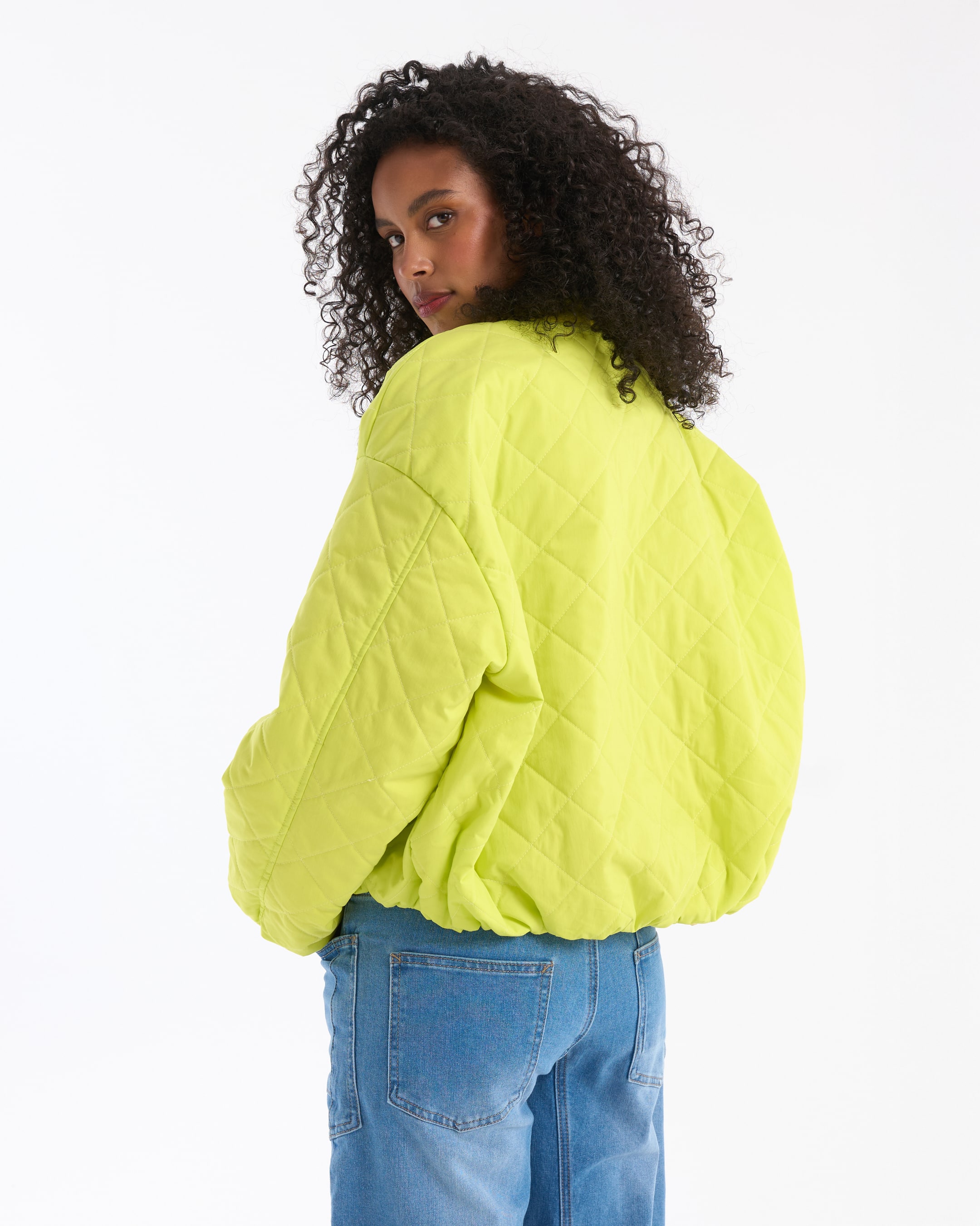 gepofte jas, neon groen, quilted, oversized, achterkant