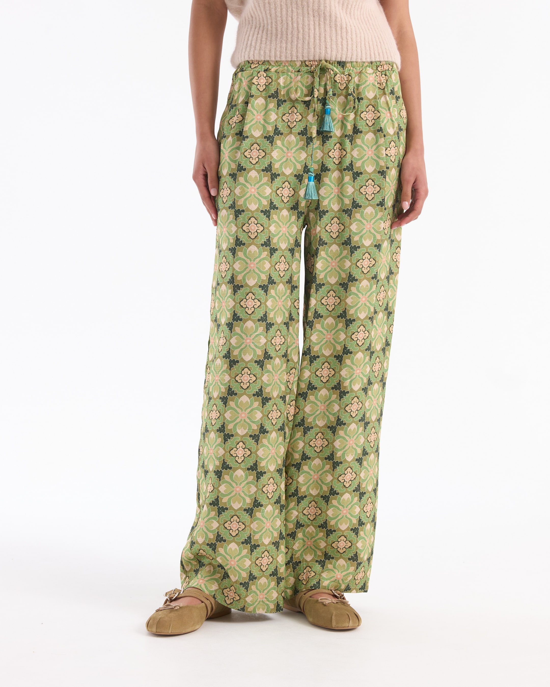 blazer, beige, jacket, broek, groene patroon, wijdtebroek, lounge broek, coltrui, gebreide top, neutrale outfit