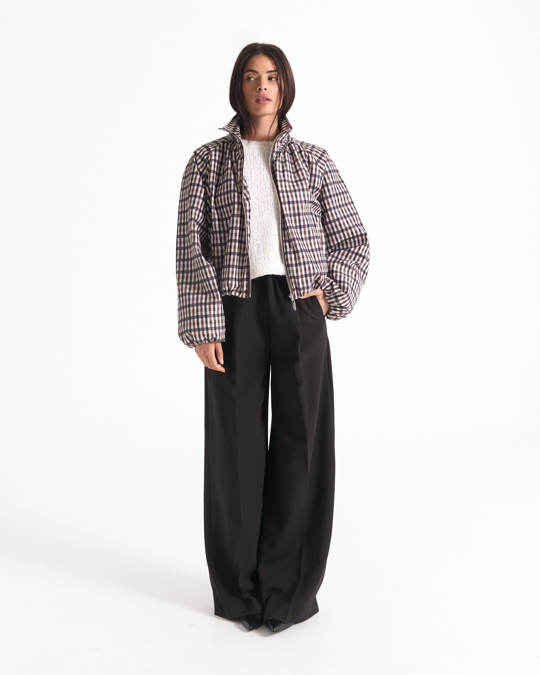 jas, ruitjes, puffer, lange broek, witte trui