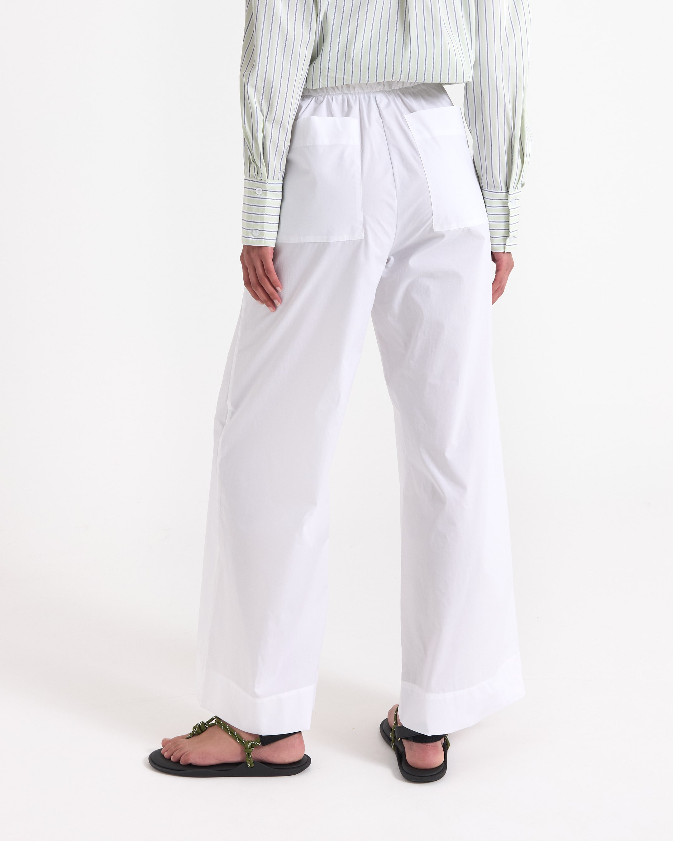 witte broeken, wijd uitlopend, achterzakken, casual broek, katoenmix