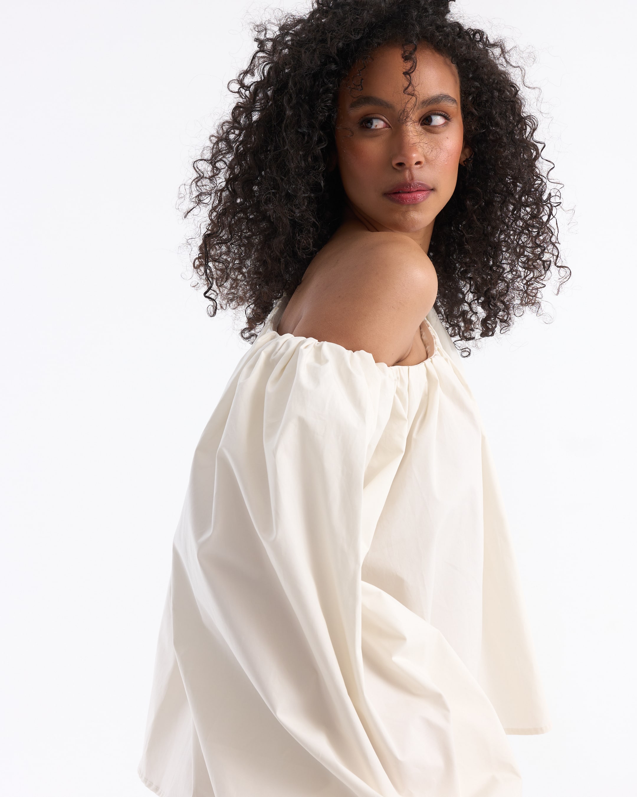 bovenstuk zonder schouders, blouse, crème, pofmouw, losvallend fit