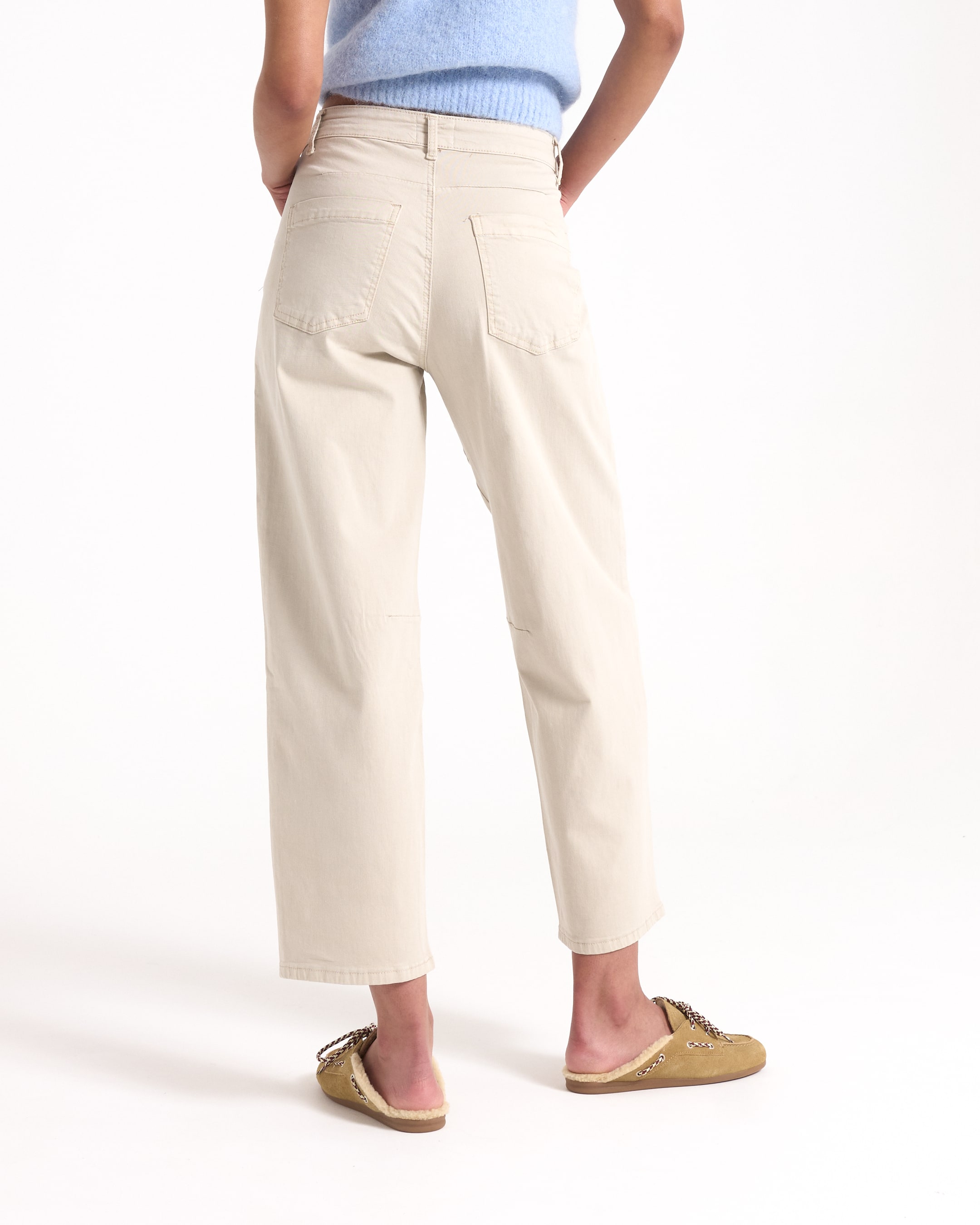 broek, beige, wijdere_pijpen, achterzakken, casual