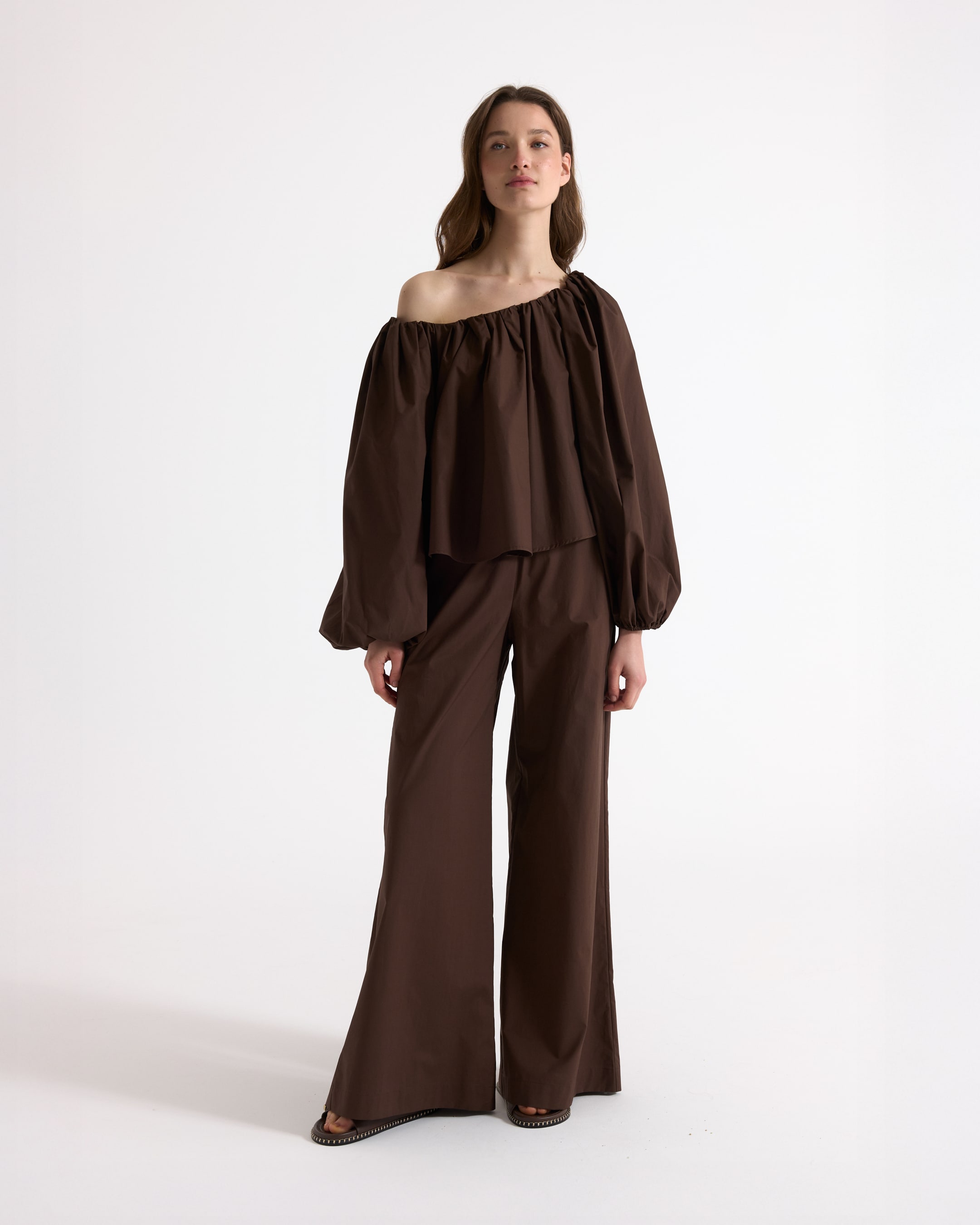 schoudervrij, bruin, pajama-achtige, wijdedek, top