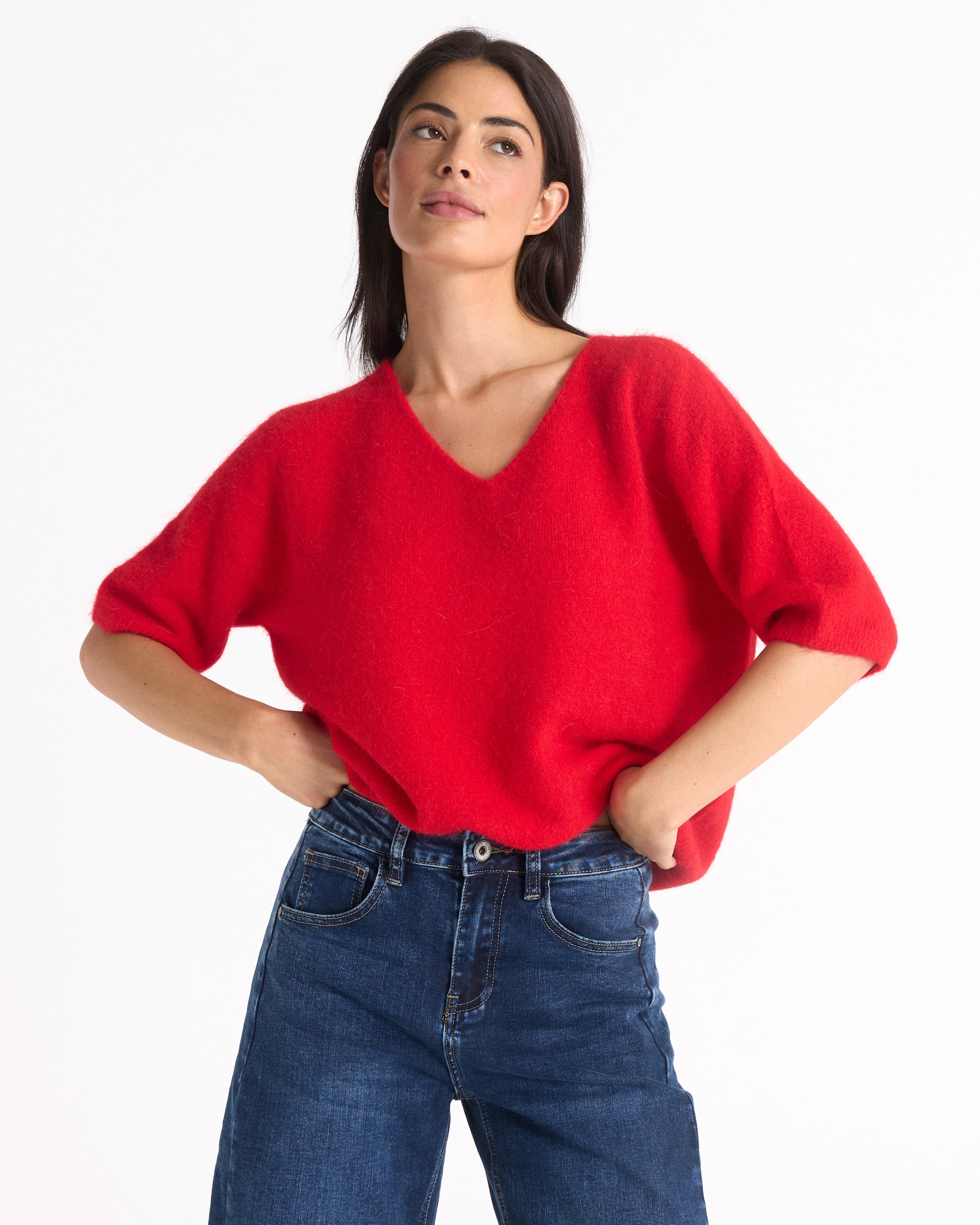 rode trui, v-hals, oversized, breiwerk, jeans