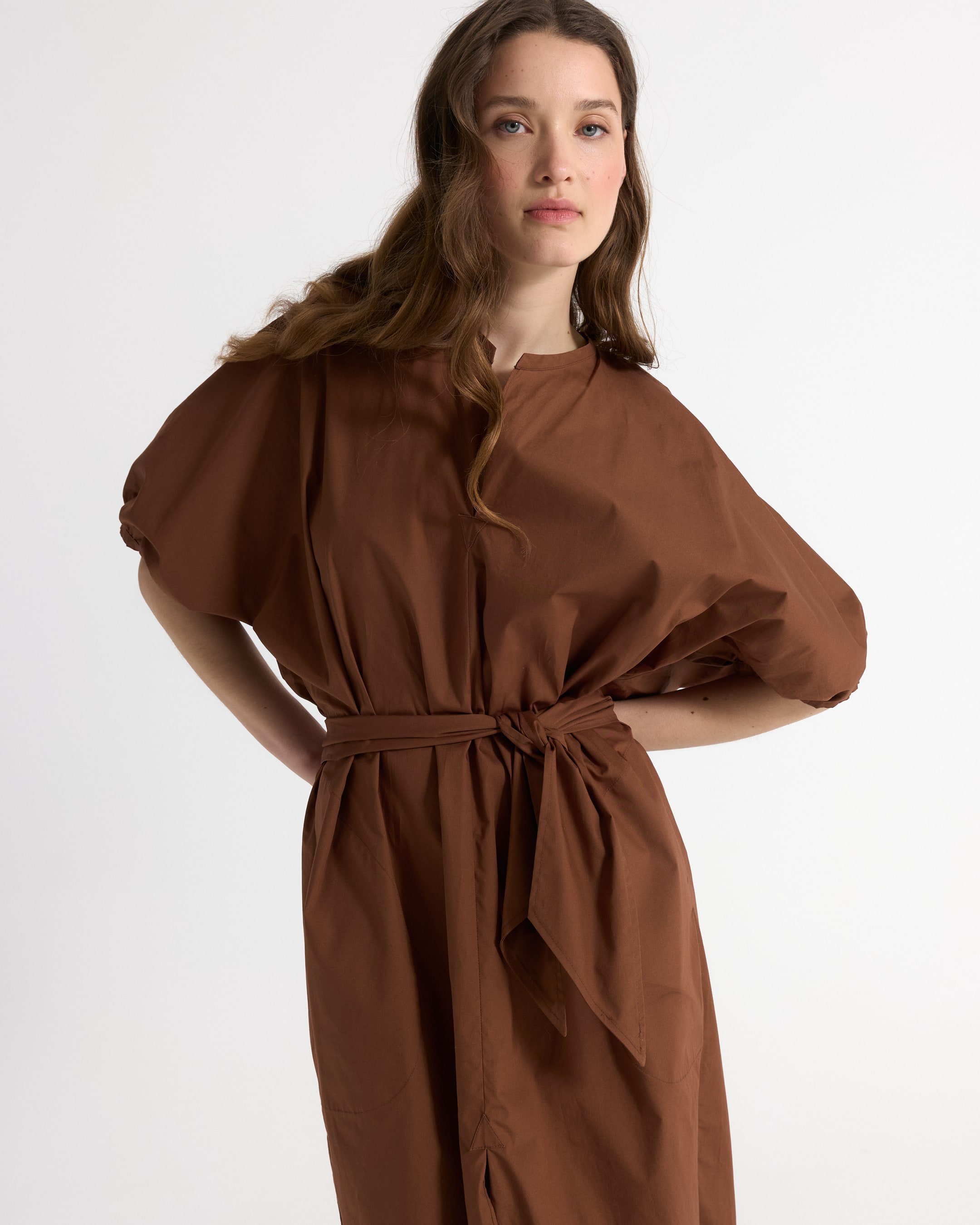 jurk, bruin, riem, korte mouwen, losse pasvorm