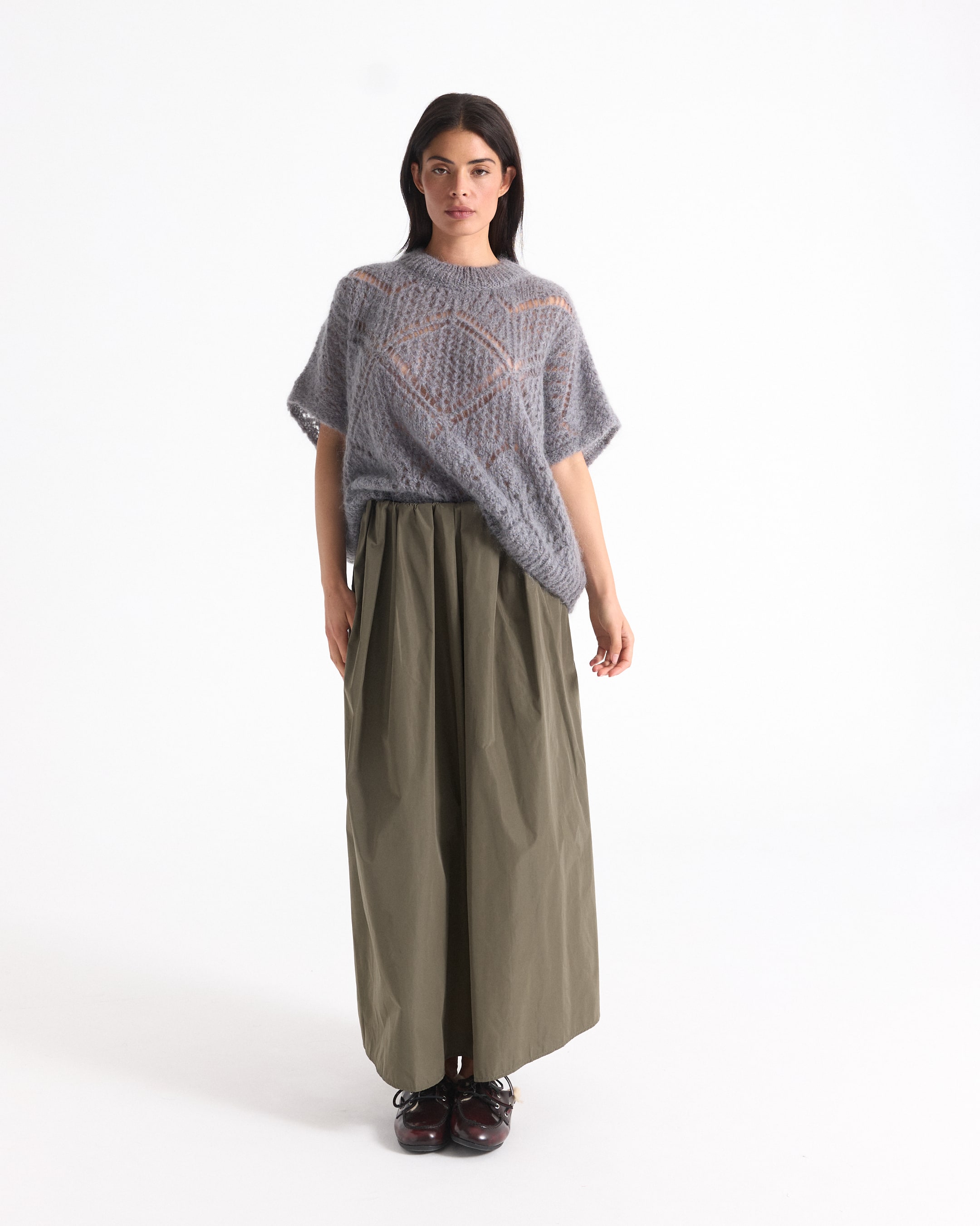 brede trui, oversized top, gebreide trui, grijze trui, poncho-stijl