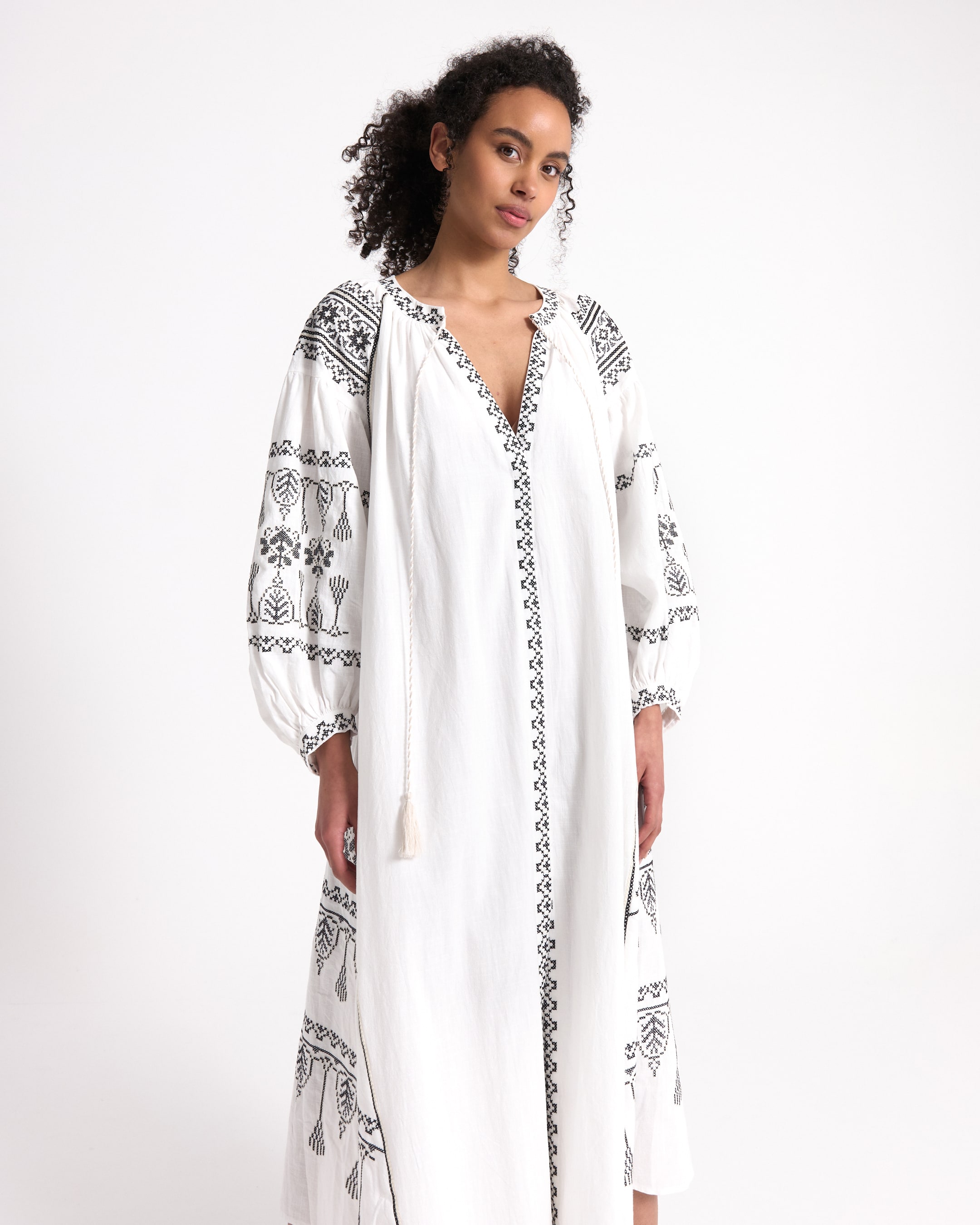 witte jurk, geborduurde jurk, lange jurk, tunik, boho-stijl