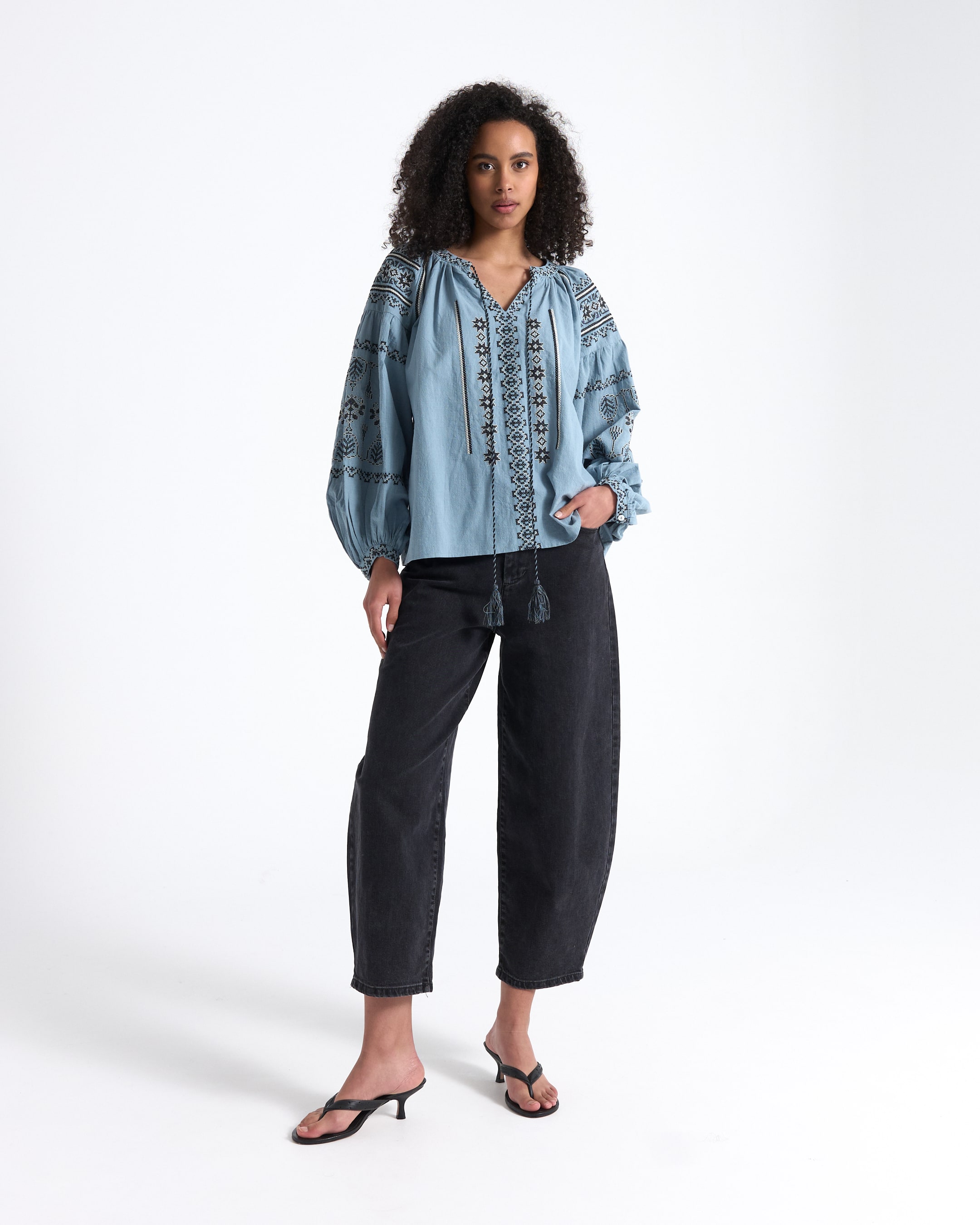 blouse geborduurd, boho top, flowy shirt, lichtblauw, lange mouwen