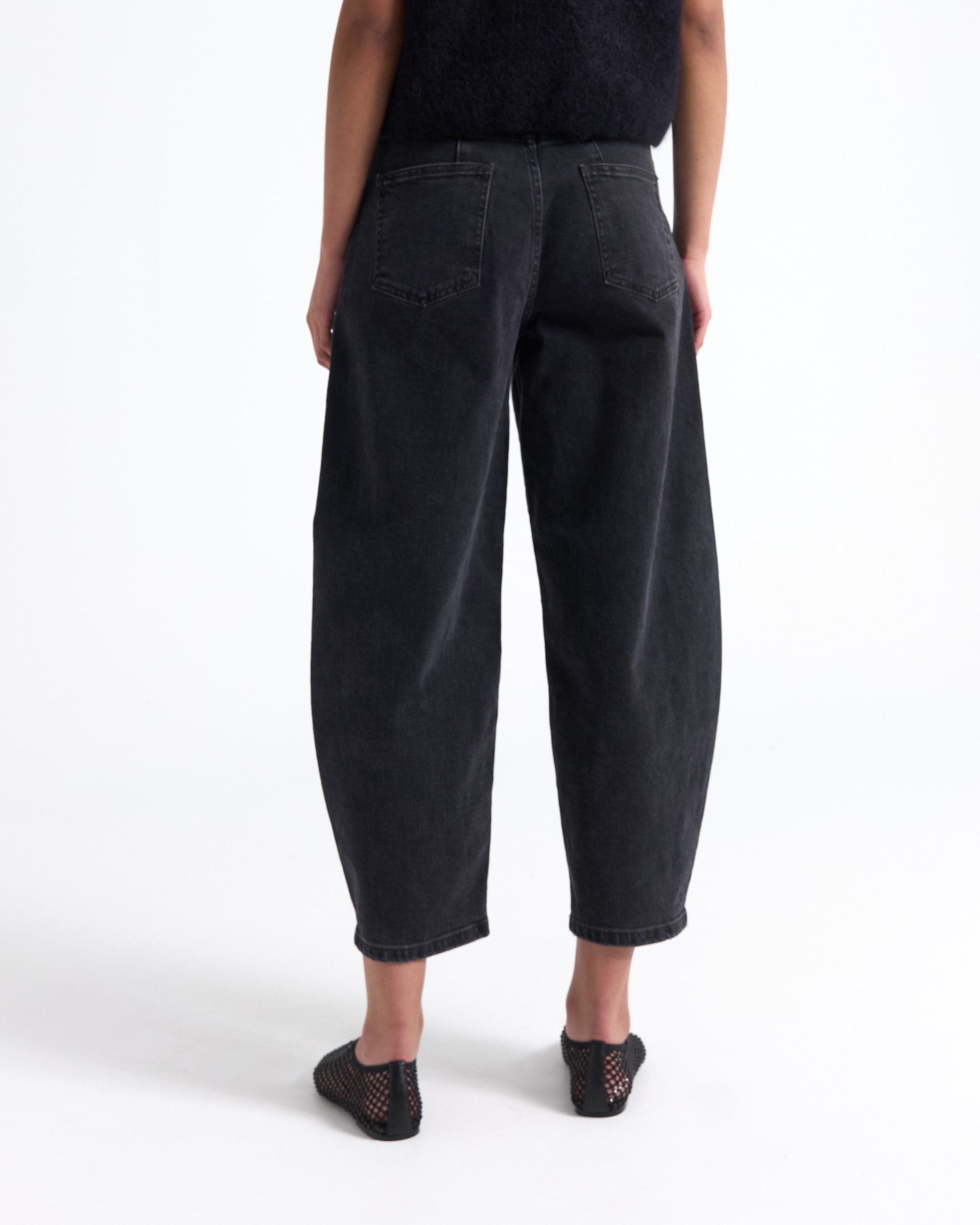 broeken, spijkerbroek, zwart, wijd uitlopend, korte lengtes