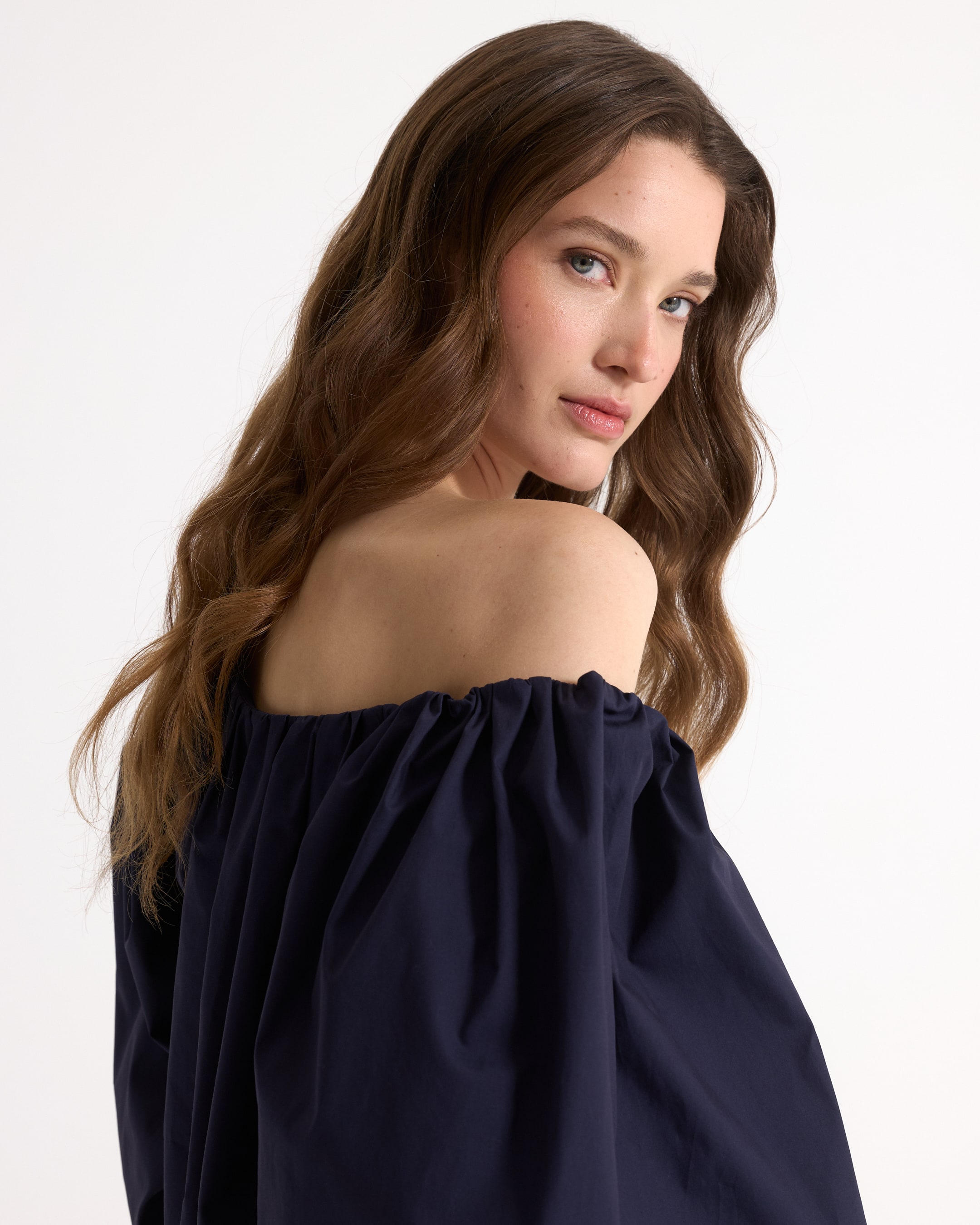 -schouderloze, marineblauw, bloes, gerafelde, top