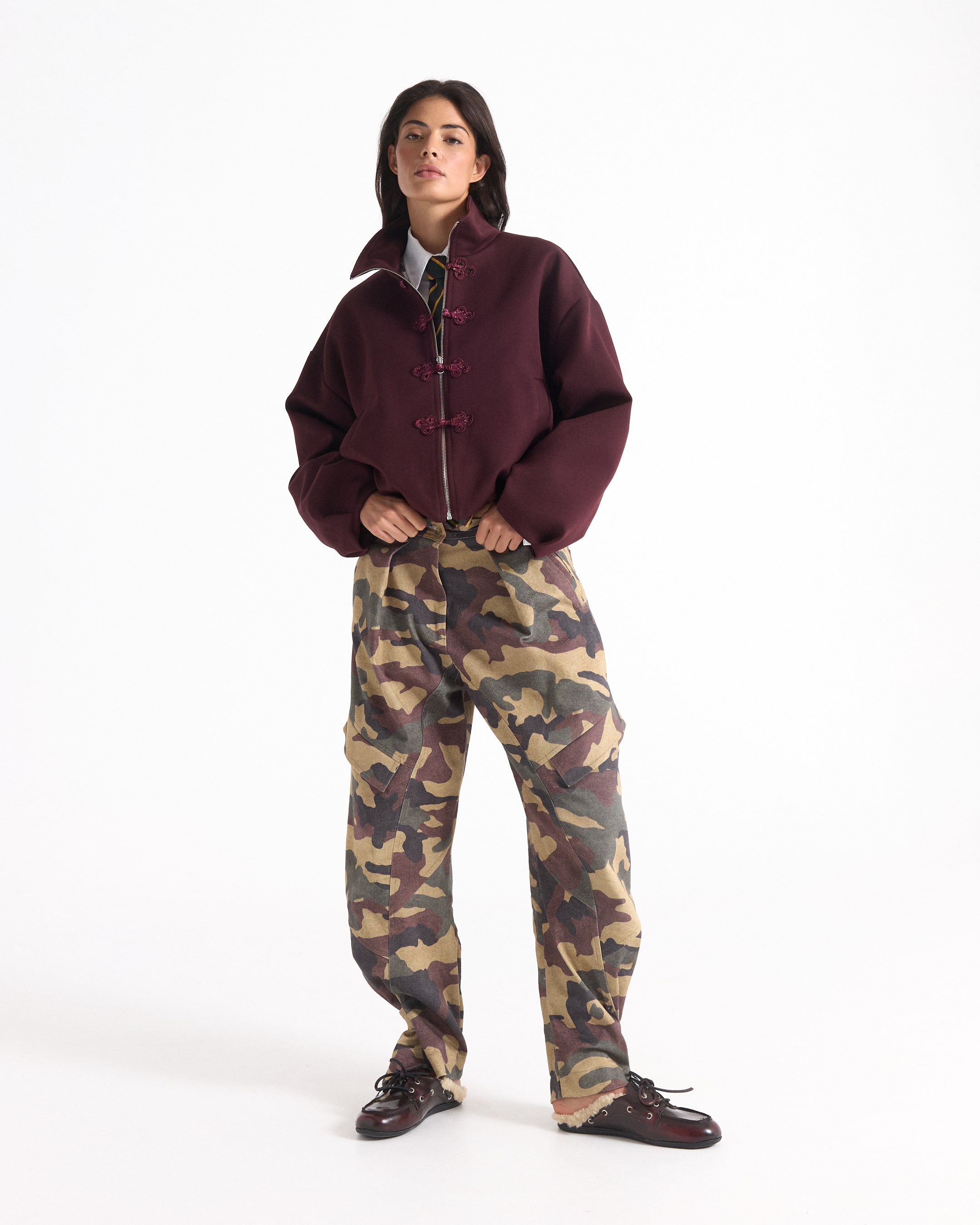jasen bordeaux, kraag met kraagstuk, schakel-sluiting, puffer-stijl, camouflage pantalon