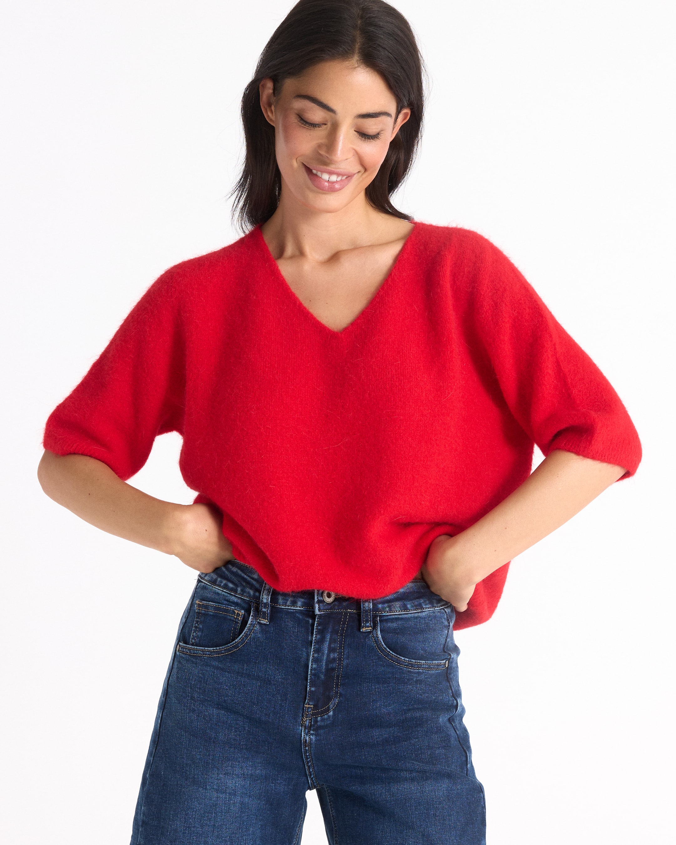 rode trui, v-hals, oversized, breiwerk, jeans