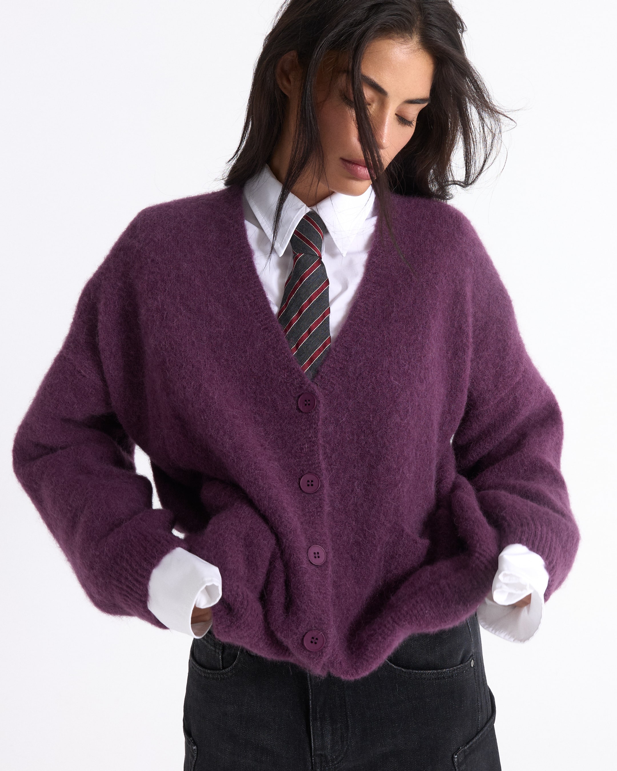 vest cardigan, gebreide trui, paars, knopen, kraagloze