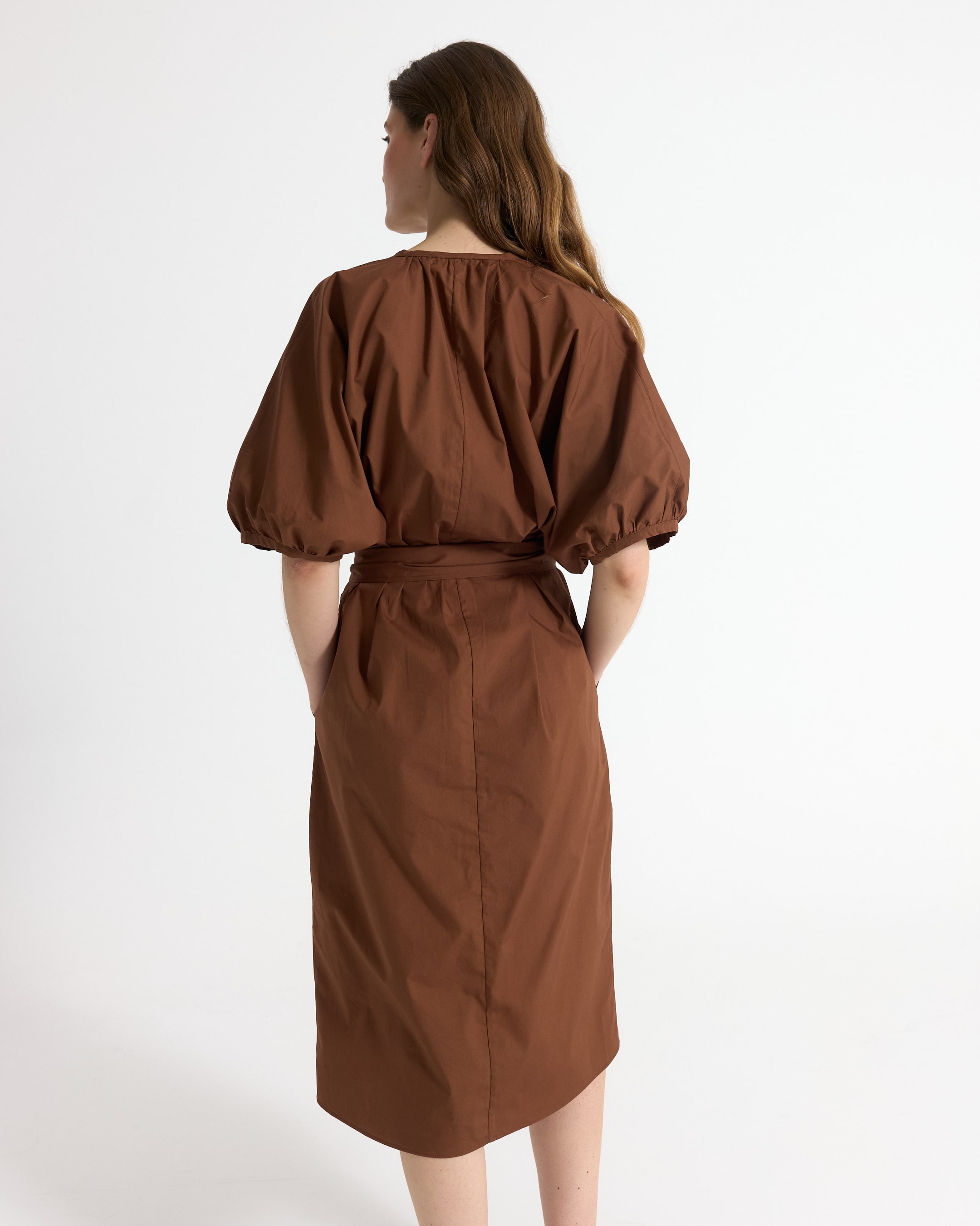 jurk, bruin, middellang, korte mouw, band/riem