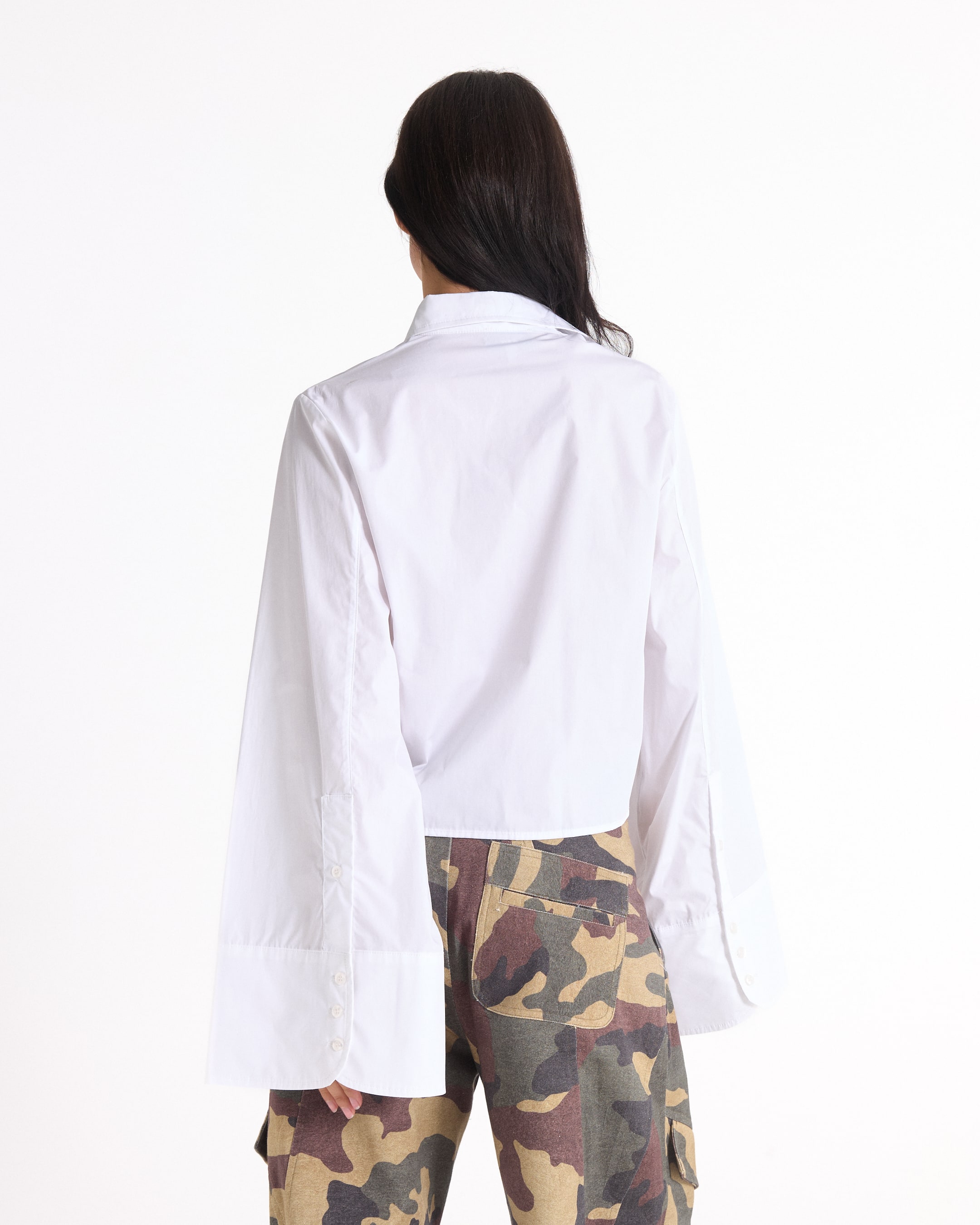 witte blouse, lange mouwen, gekraagde blouse, katoenen blouse, achterkant enkelvoudige zicht