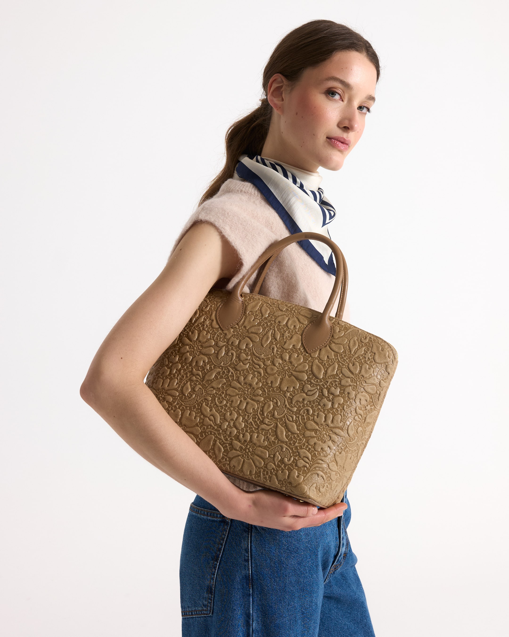 tote tas, textured tas, tan, bloemmotief, leren look