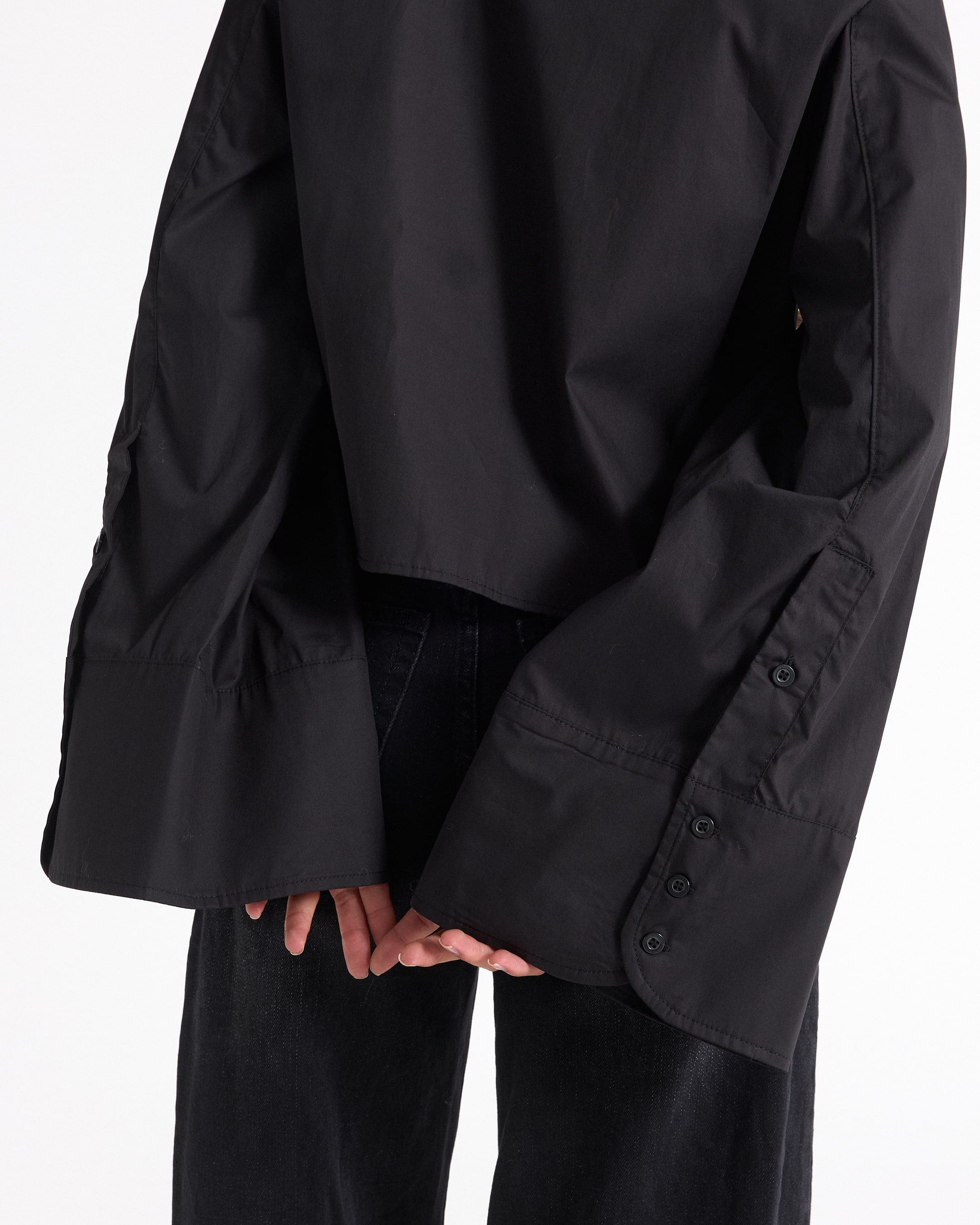 laag rok, lange mouwen, zwart, knopen manchet, oversized