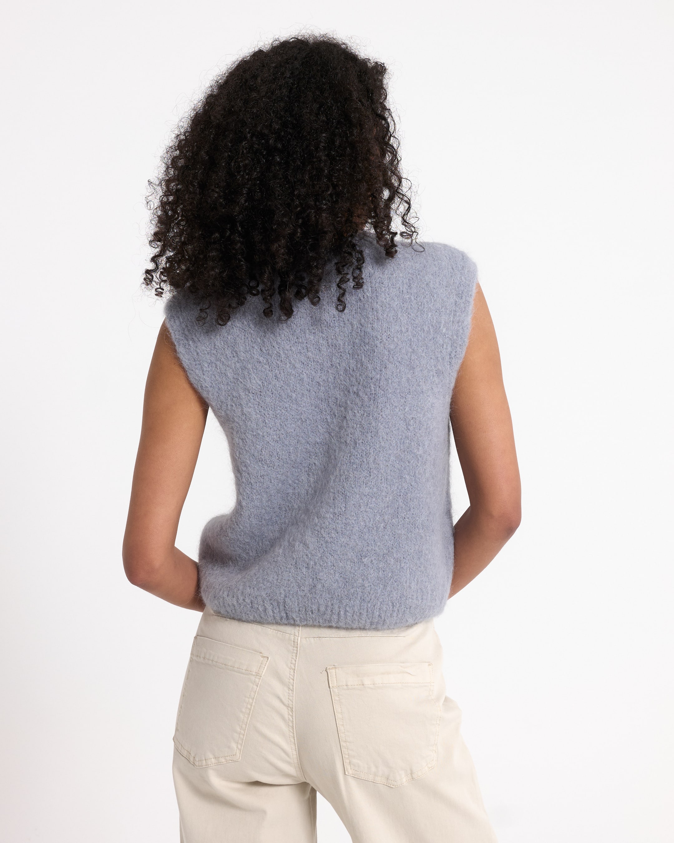 vest halflap?, blauw gebreid, nette textuur, midweight, damenvetlf, mouwloze gebreide, blauw-grijs, zachte textuur, vest-top, dames top